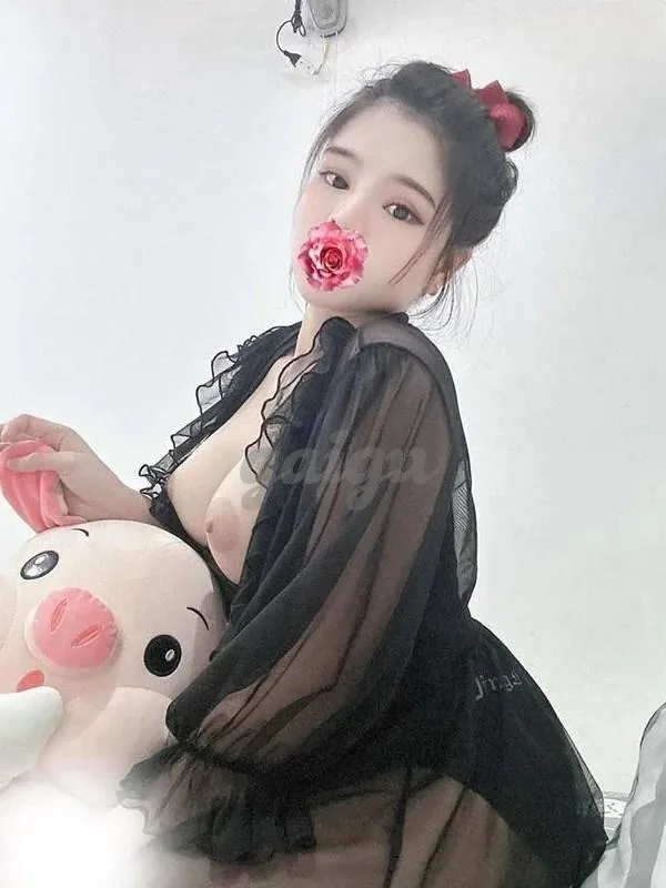 Tiểu Vy - Vú To Dáng Chuẩn, Đáng Yêu Chiều Khách