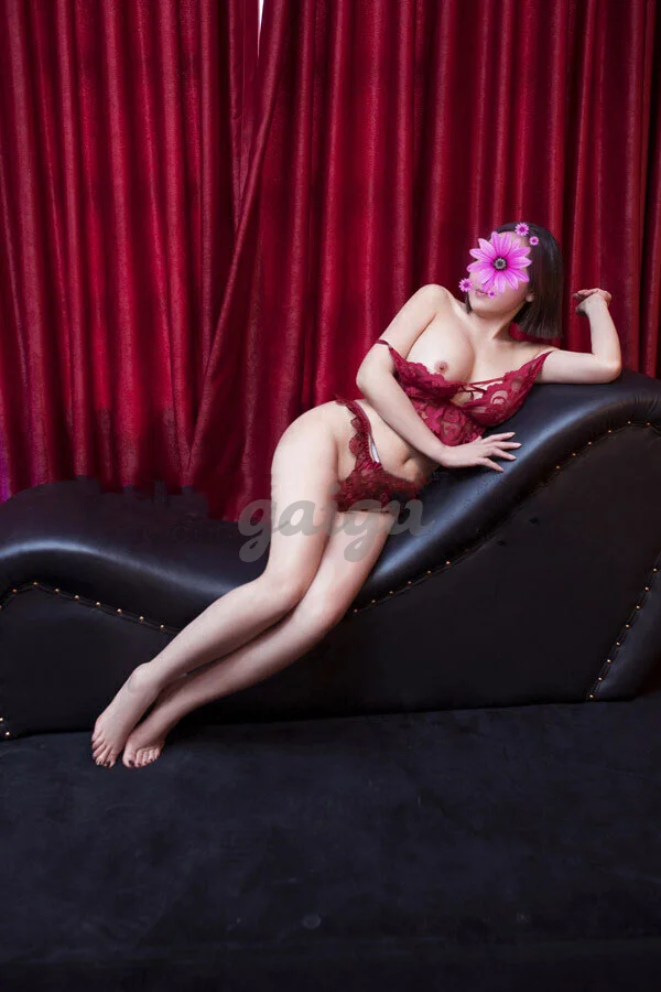 THU HƯƠNG - xinh ngon - dâm chất - Service chuẩn tê tái
