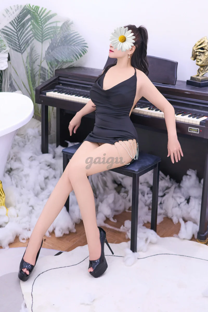 QUỲNH NGA - ĐAM MÊ TÌNH DỤC - CHUYÊN KHOA KÈN SÁO - ĐIỆN NƯỚC LÊNG LÃNG - NGOAN HIỀN CHIỀU KHÁCH