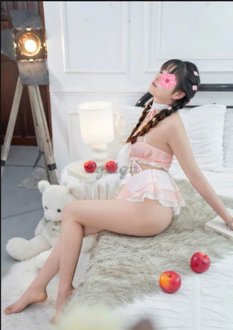 GÁI XINH ANH THƯ _ NHỎ NHẮN ĐÁNG YÊU CHIỀU KHÁCH NHIỆT
