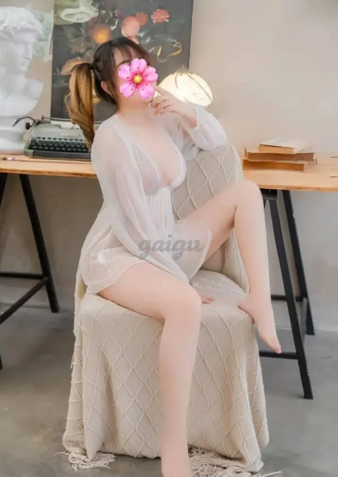 Lê Hàng 2k5 mặt xinh da trắng gặp là ghiền.