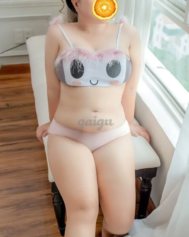 MINH CHÂU - Em Gái Múp, Nhiệt Tình và Dễ Thương