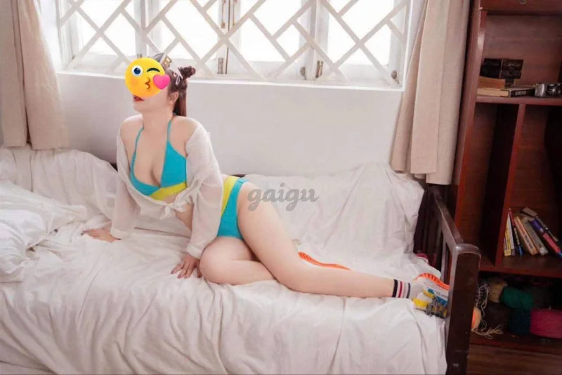 Tú Linh_ Gái dâm chiều khách, body gợi cảm