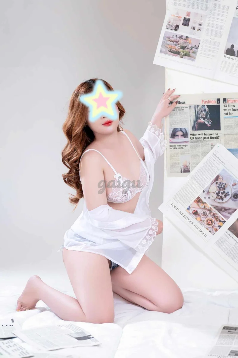 ⭐HẠNH TRANG NGỌT NGÀO XINH ĐẸP MÀ CÒN BIẾT CHIỀU CHUỘN