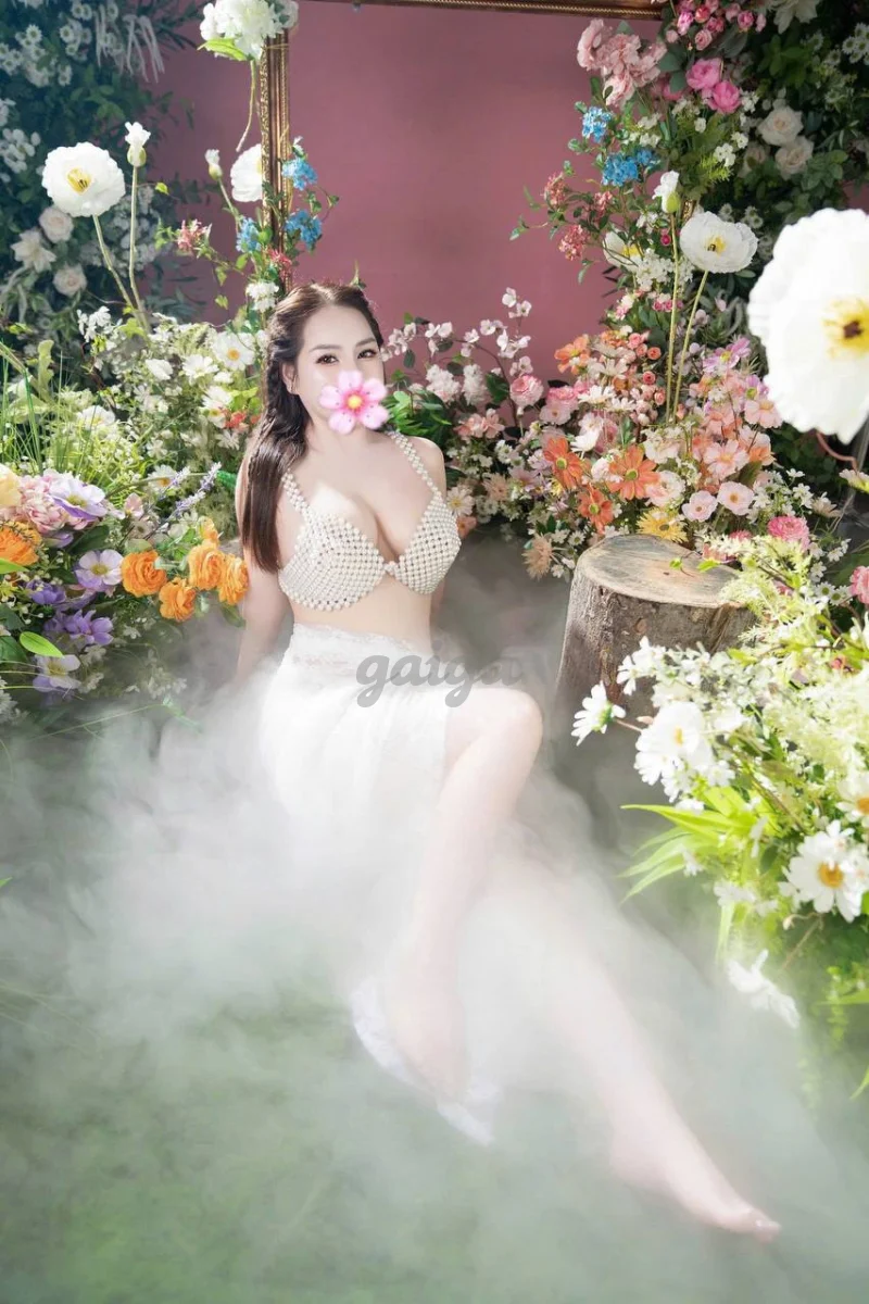 Thùy Dung_ Gái xinh chiều khách, kỹ năng cực đỉnh