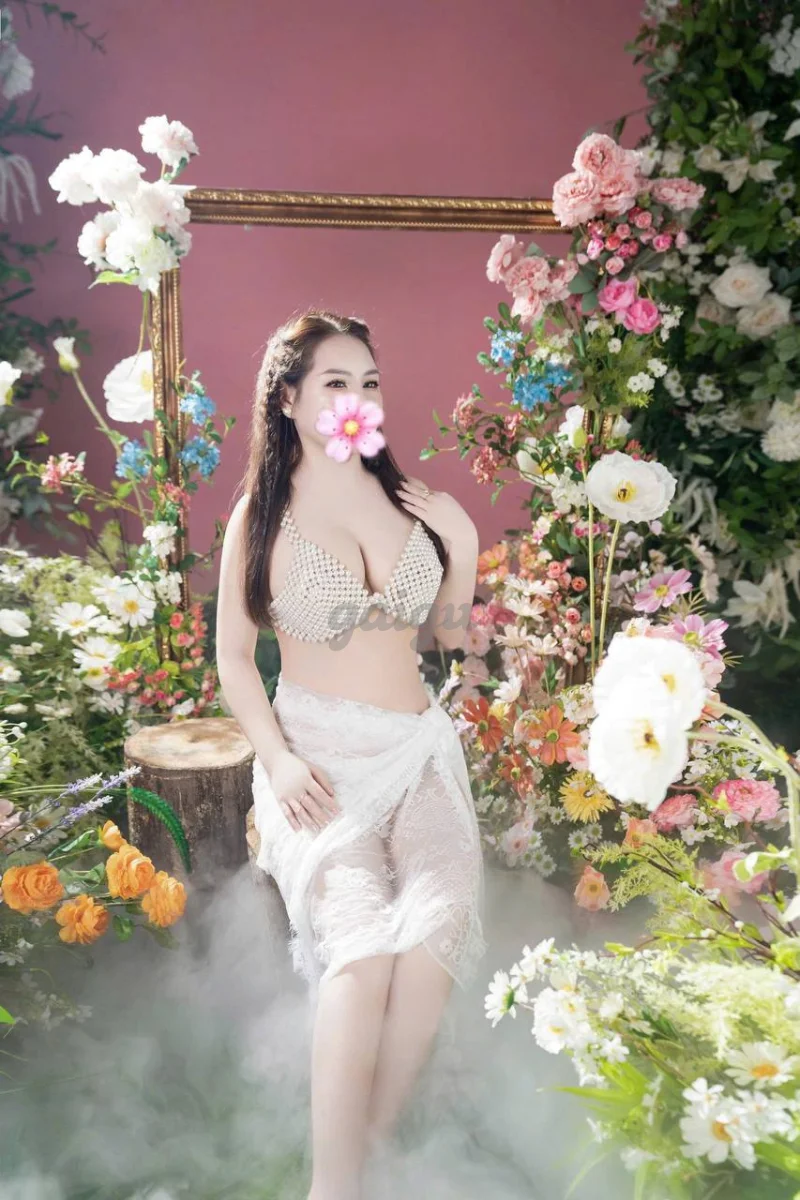 Thùy Dung_ Gái xinh chiều khách, kỹ năng cực đỉnh