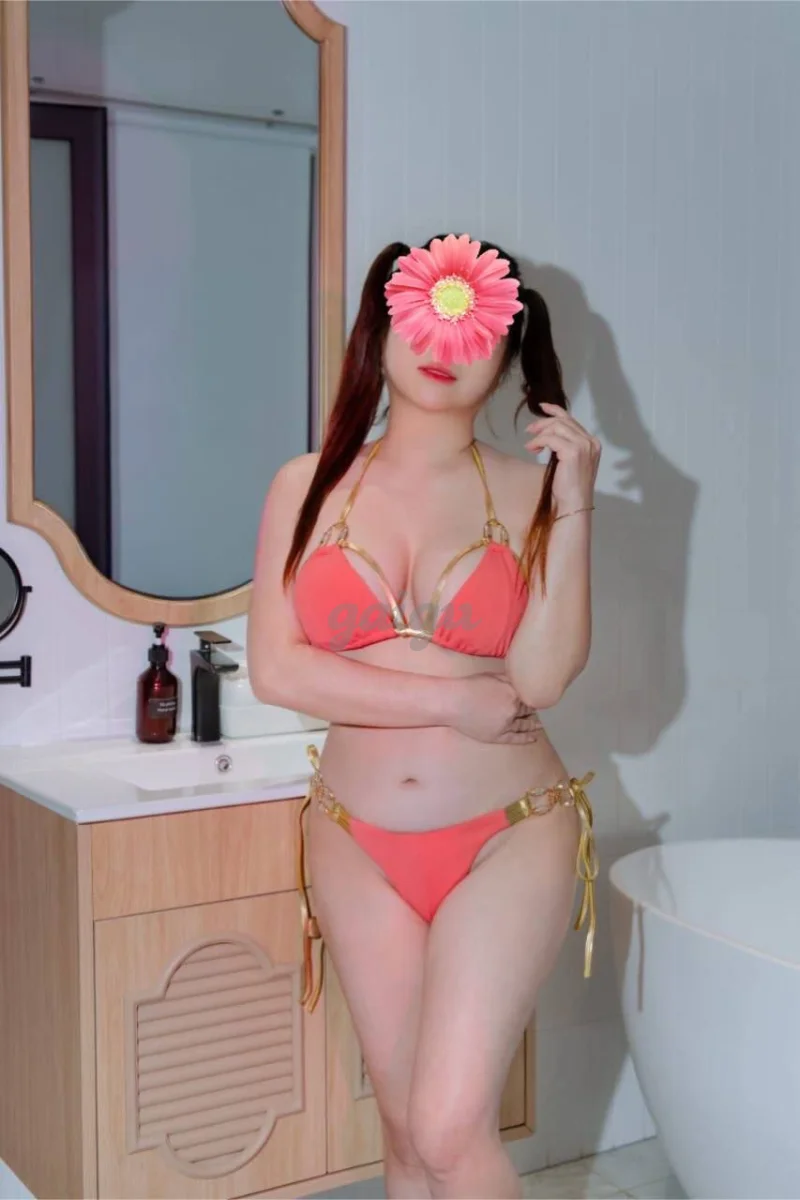 HOT NGỌC HÂN ,MÔNG VÚ TO TRÒN, DÁNG CAO, SIÊU DÂM