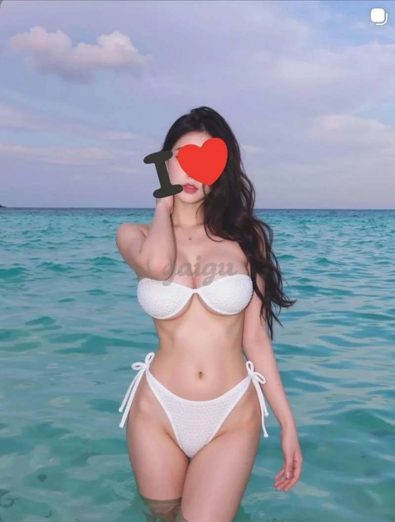 Hot Cave hạng sang Linh Linh mặt xinh da trắng, body siêu mẫu 1.000 K
