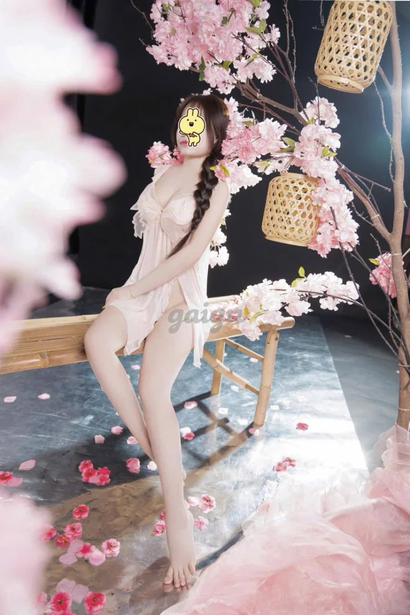 Anh Thư Nhiệt Tình Ngoan Ngoãn