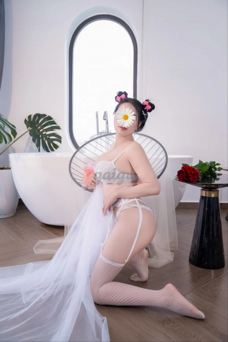Thảo My_ Gái xinh chiều khách, kỹ năng cực tốt