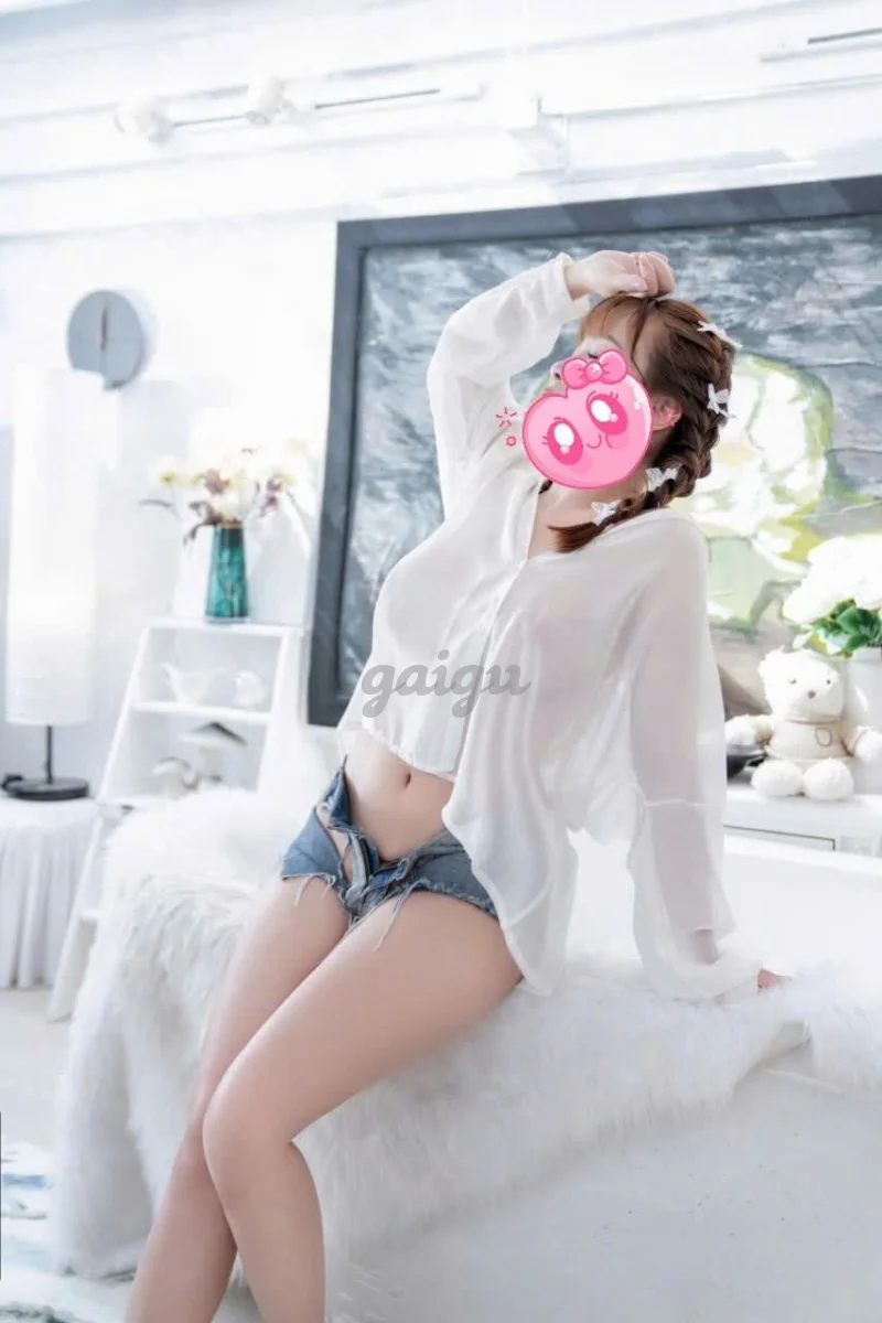 Én Phạm- Dáng cao, bím thơm tho nhiều nước.