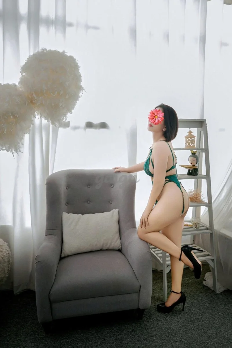 PHƯƠNG TRINH - Thần dâm chuyên nghiệp - Ngực mông siêu ngon
