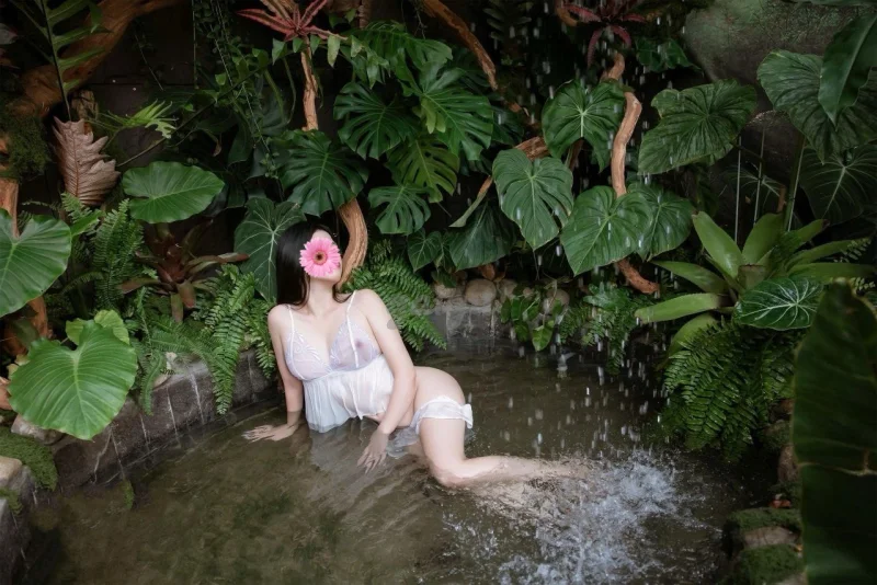 NEW BÉ TRINH DÁNG CAO DA TRẮNG,NGOAN HIỀN CHIỀU KHÁCH