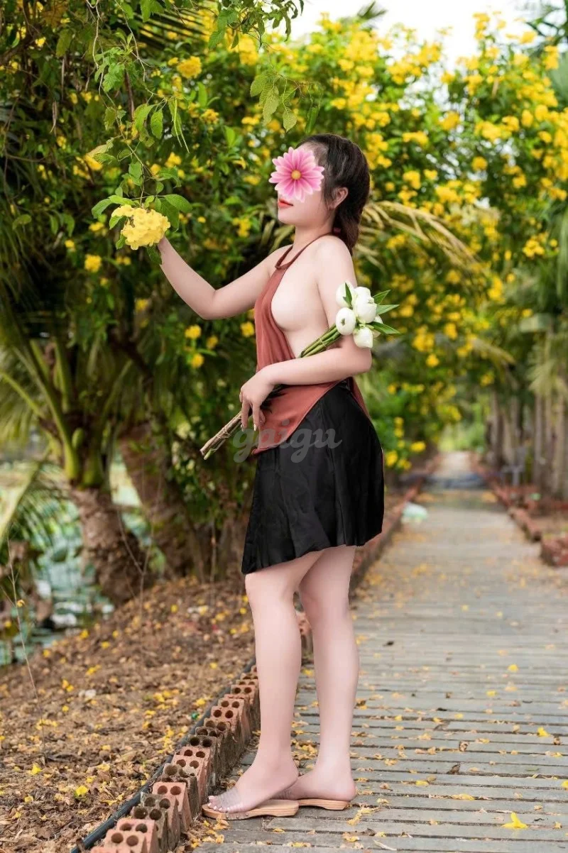 Thỏa Mãn Sung Sướng Cùng Em Hà My