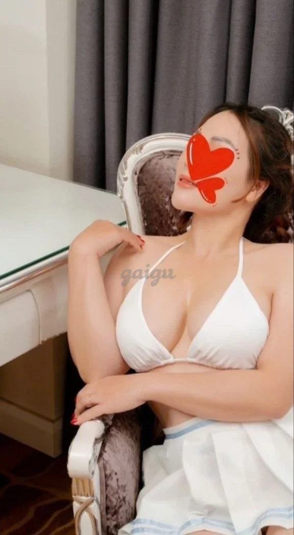 TUYẾT TRINH VÚ TO NGON, MÔNG NẢY NỞ, SEXY DÂM ĐÃNG
