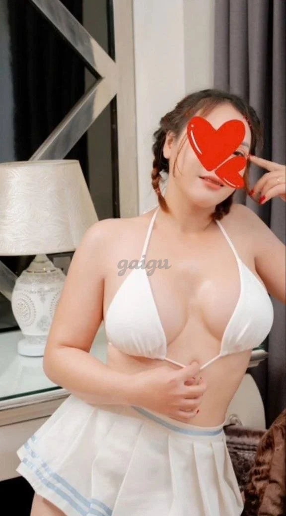 TUYẾT TRINH VÚ TO NGON, MÔNG NẢY NỞ, SEXY DÂM ĐÃNG