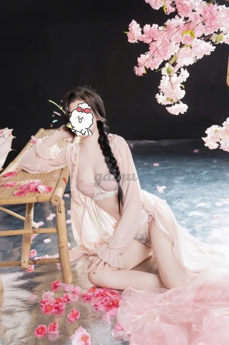 *NEW* VÂN ANH 2K5 -MẶT XINH-DA TRẮNG- BODY TUYỆT PHẨM