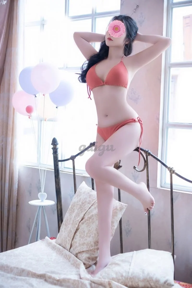 TUYẾT TRINH - GÁI TRẺ XINH ĐÁNG YÊU - MẶT XINH DA TRẮNG DÁNG ĐẸP - LÀM TÌNH ĐÊ MÊ