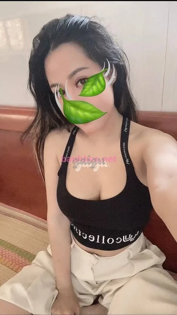 An Na da trắng mặt xinh dáng chuẫn vào đời.
