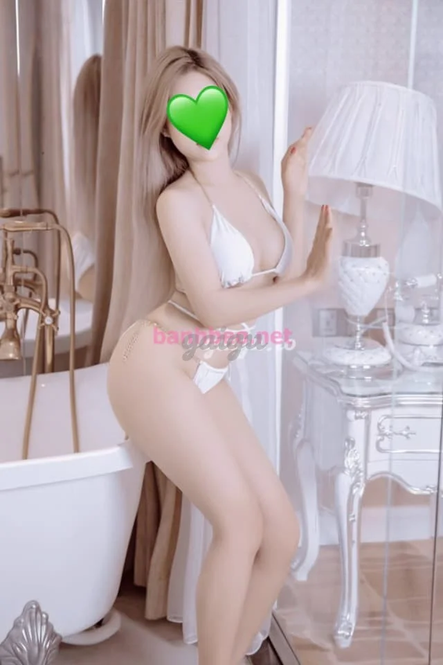 An Na da trắng mặt xinh dáng chuẫn vào đời.