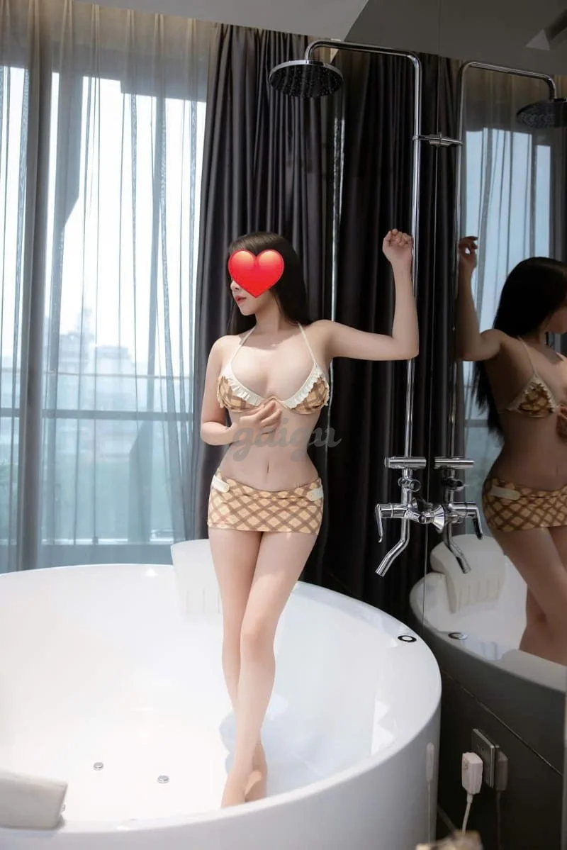 GÁI XINH BÉ SAM_ KHUÔN MẶT ẤN TƯỢNG_DA TRẮNG CHÂN DÀI_LÀM TÌNH MAX PHÊ