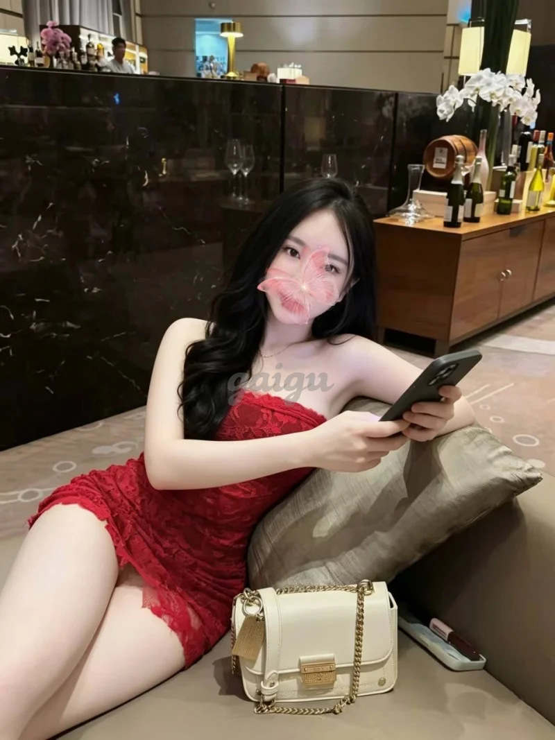 Quỳnh Trang_ Gái xinh chiều khách, body gợi cảm