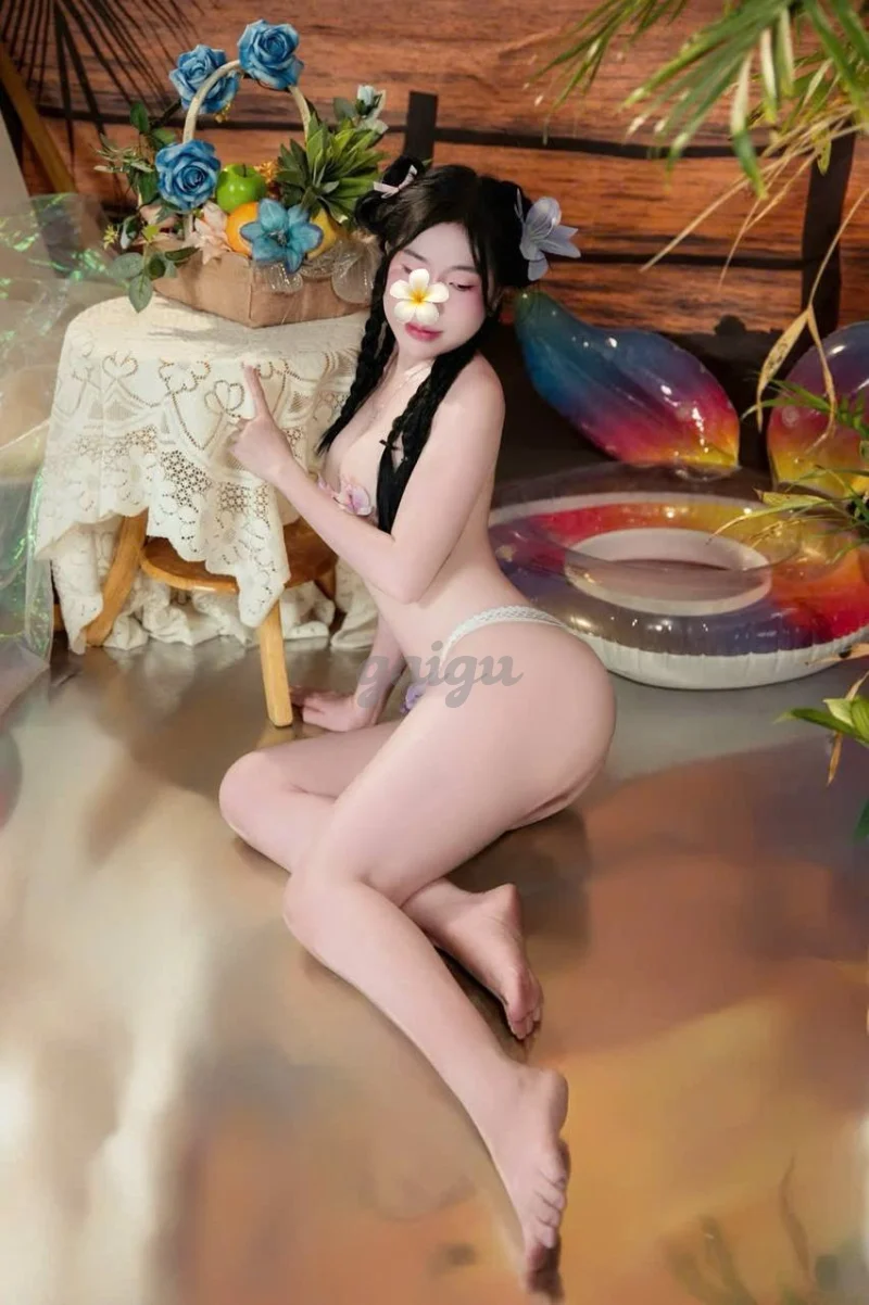 Quỳnh Trang_ Gái xinh chiều khách, body gợi cảm