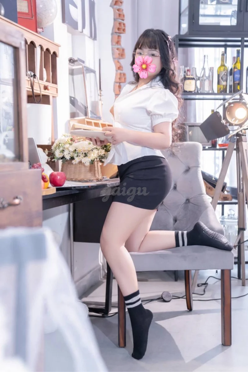 YẾN NHI XINH XẮN VÚ TO KẸP XÚC XÍCH SEXY DÂM CHIỀU KHÁCH HÀNG