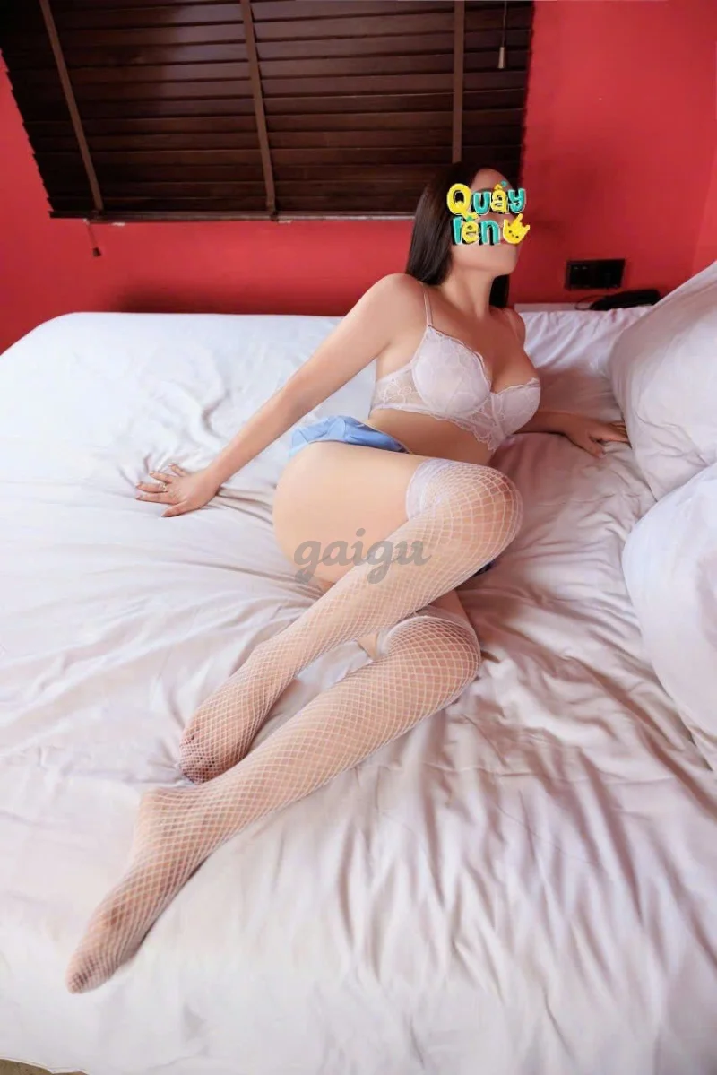 GIA HÂN - XINH XẮN NỮ THẦN TÌNH DỤC BÚ MÚT ĐÁ BI ĐI ĐƯỜNG LƯỠI CỰC PHÊ