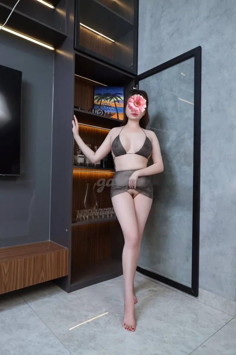 ❤️ BÀI CÓ CLIP❤️ NHƯ UYÊN XINH XẮN TUYỆT PHẨM BÚ CU ĐÁ BI LÚC CÁN RẤT DÂM VÀ CHIỀU KHÁCH