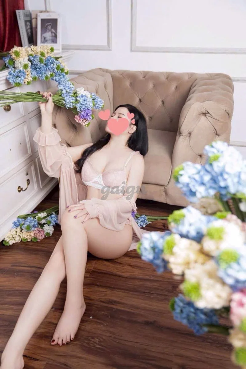 DIỄM NGỌC - TÌNH CẢM VỚI KHÁCH NHƯ NGƯỜI YÊU