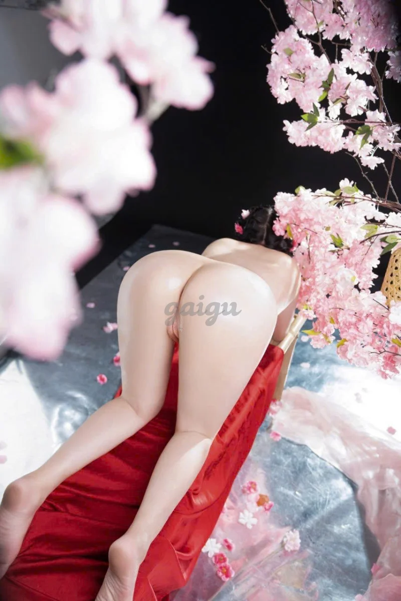 NHƯ NGỌC - EM GÁI XINH SANG MỚI ĐI LÀM, TÌNH CẢM NHƯ NGƯỜI YÊU,