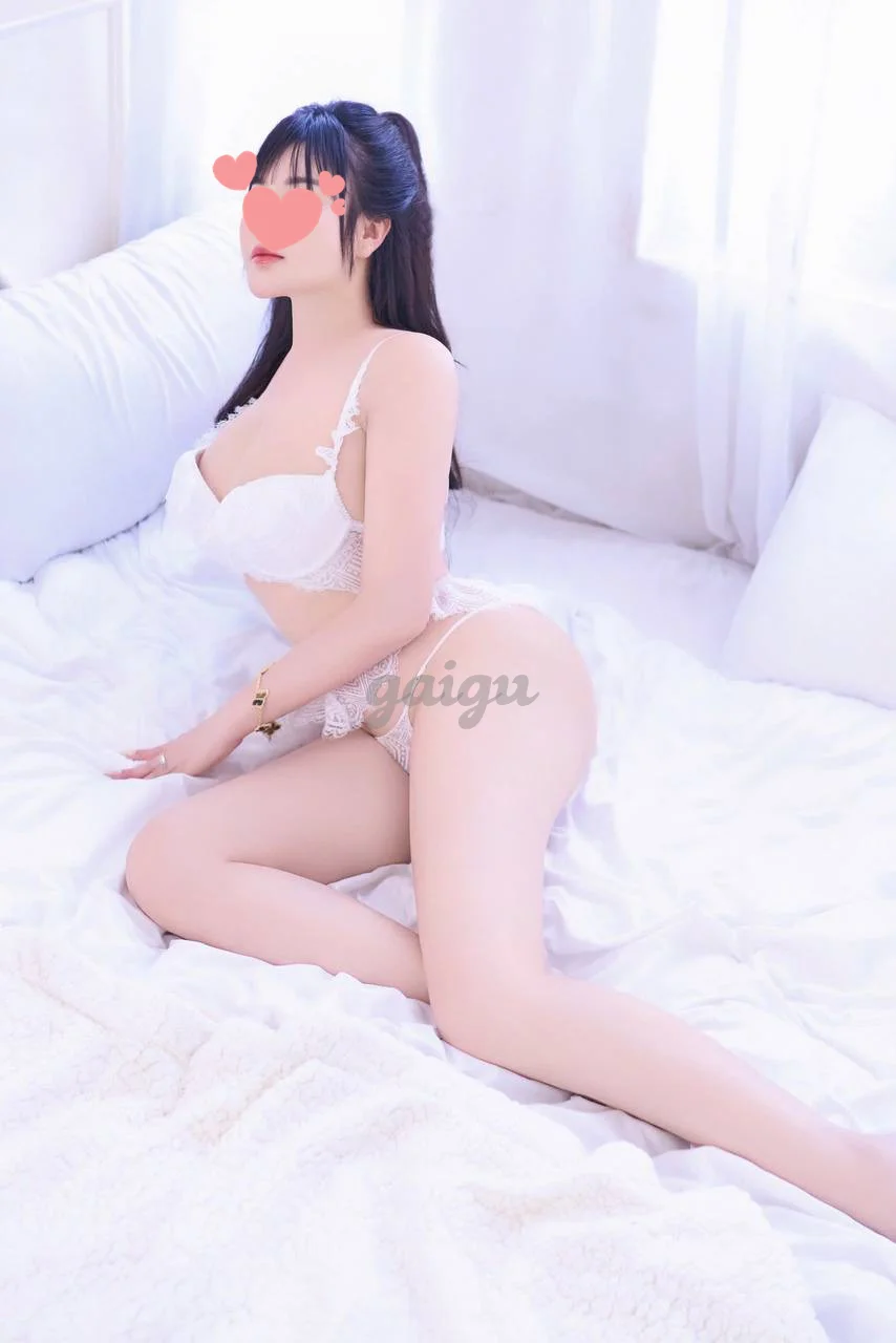 LINH NHI MODEL MẪU XINH NGON ĐẲNG CẤP RẤT HỢP GU AE