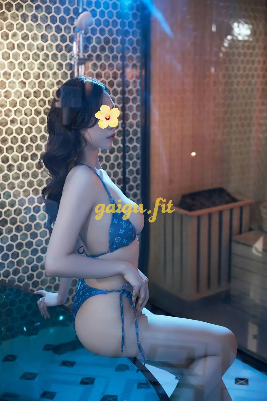 ÁI VY SIÊU PHẨM DÁNG CHUẨN 1M70 TÌNH CẢM
