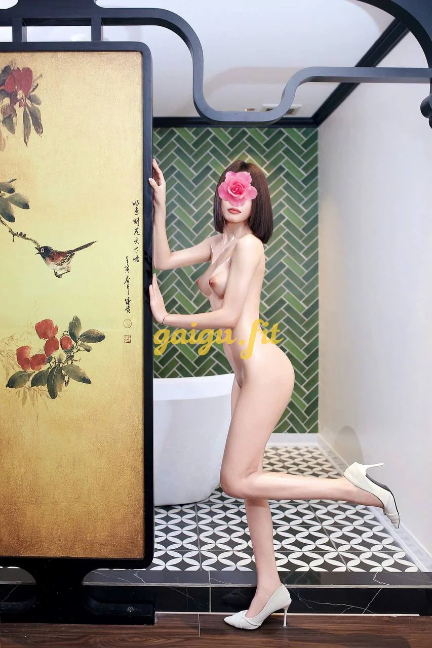 HOT TEEN LINH CHI - ĐÚNG CHẤT GÁI MỚI LỚN , HÀNG NON MƠN MỞN , CON BƯỚM NON TƠ KHÍT