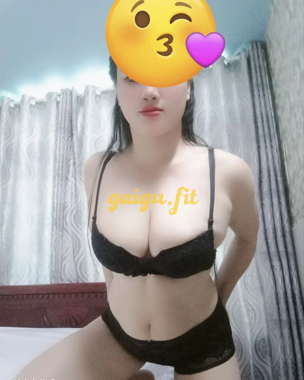 Diễm My Em Gái Miền Tây Nhiệt Tình Và Chiều Khách