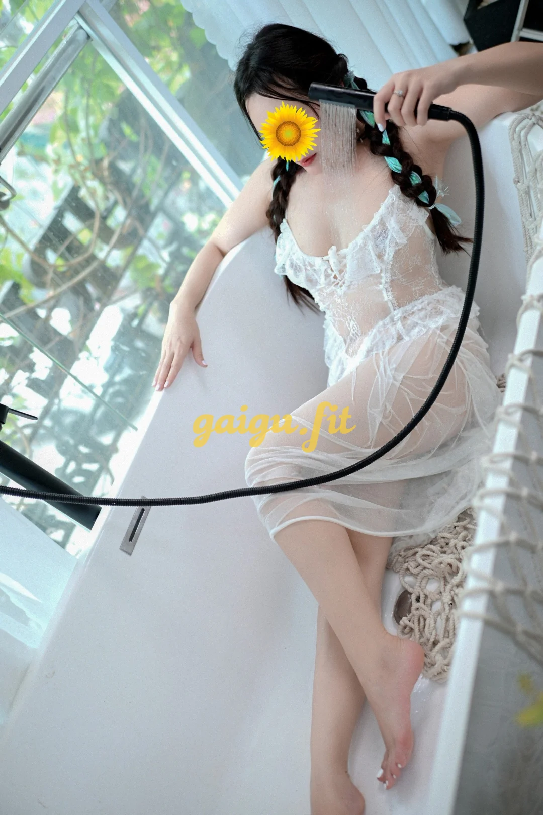 QUỲNH ANH EM GÁI THÂN THIỆN MỚI VÀO NGHỀ ĐI LÀM LẦN ĐẦU