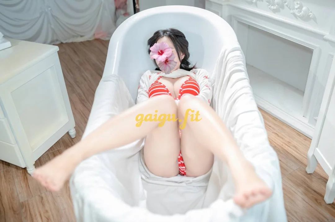 BÉ LINH LINH XINH XẮN ĐÁ BI BÚ LIẾM ĐI ĐƯỜNG LƯỠI ĐIÊU LUYỆN CỰC CHIỀU KHÁCH