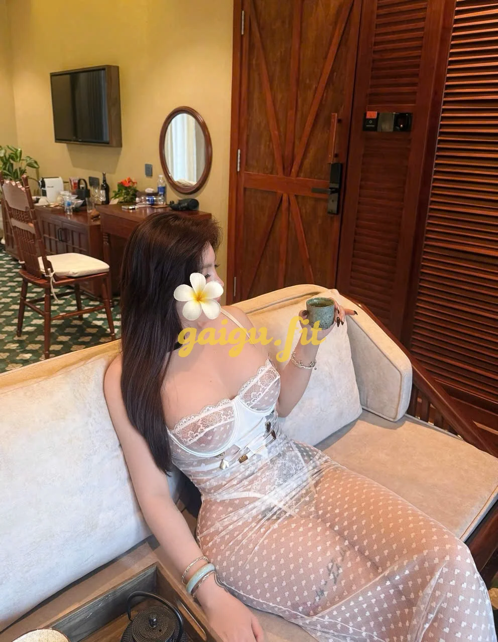 HÀ LINH - SEXY VỚI BODY ĐỒNG HỒ CÁT