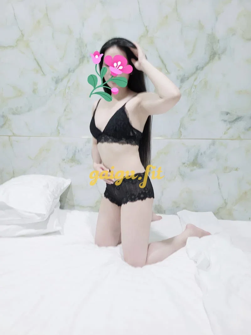 Thùy Trang da trắng dáng đẹp siêu dể thương.
