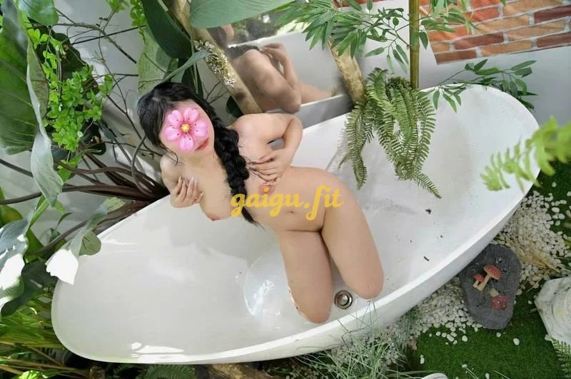 Phương Linh-Em Gái Xinh Xắn ngọt ngào Body gợi cảm