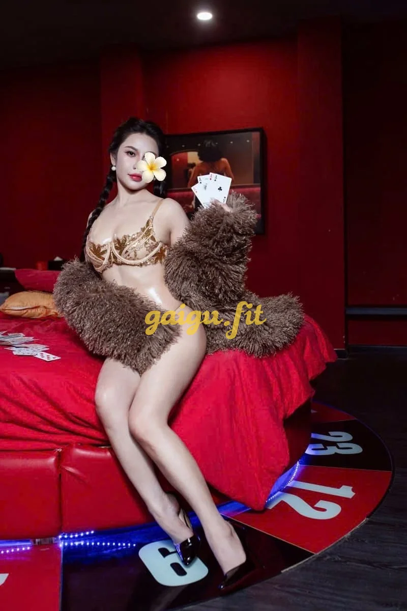 _Kiều Vy 2k3✅ Mông To Cong , Bím Khít , Nước Thơm