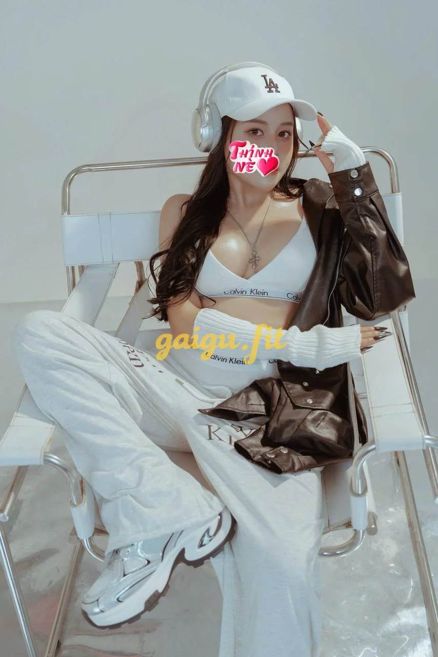 KHÁNH HUYỀN NGỰC TO BODY MƯỢT - NỒNG NÀN QUYẾN RŨ LÀM TÌNH CỰC PHÊ