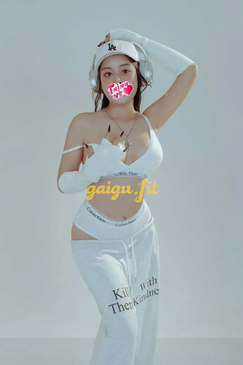 KHÁNH HUYỀN NGỰC TO BODY MƯỢT - NỒNG NÀN QUYẾN RŨ LÀM TÌNH CỰC PHÊ