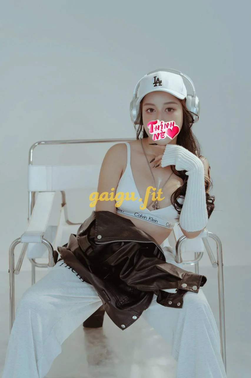 KHÁNH HUYỀN NGỰC TO BODY MƯỢT - NỒNG NÀN QUYẾN RŨ LÀM TÌNH CỰC PHÊ