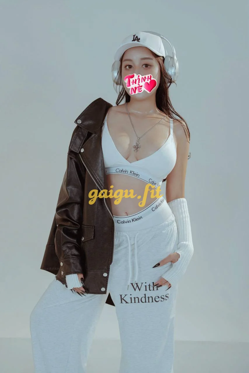 KHÁNH HUYỀN NGỰC TO BODY MƯỢT - NỒNG NÀN QUYẾN RŨ LÀM TÌNH CỰC PHÊ