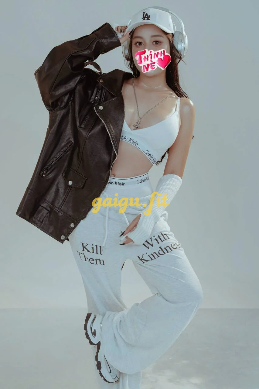 KHÁNH HUYỀN NGỰC TO BODY MƯỢT - NỒNG NÀN QUYẾN RŨ LÀM TÌNH CỰC PHÊ