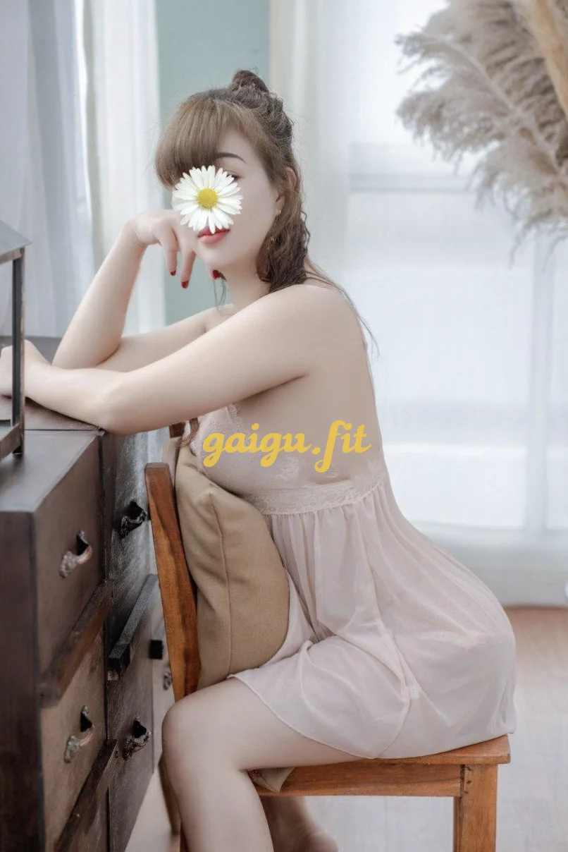 LAN PHƯƠNG - Vòng 1 siêu to mông cong bím khít - SEXY