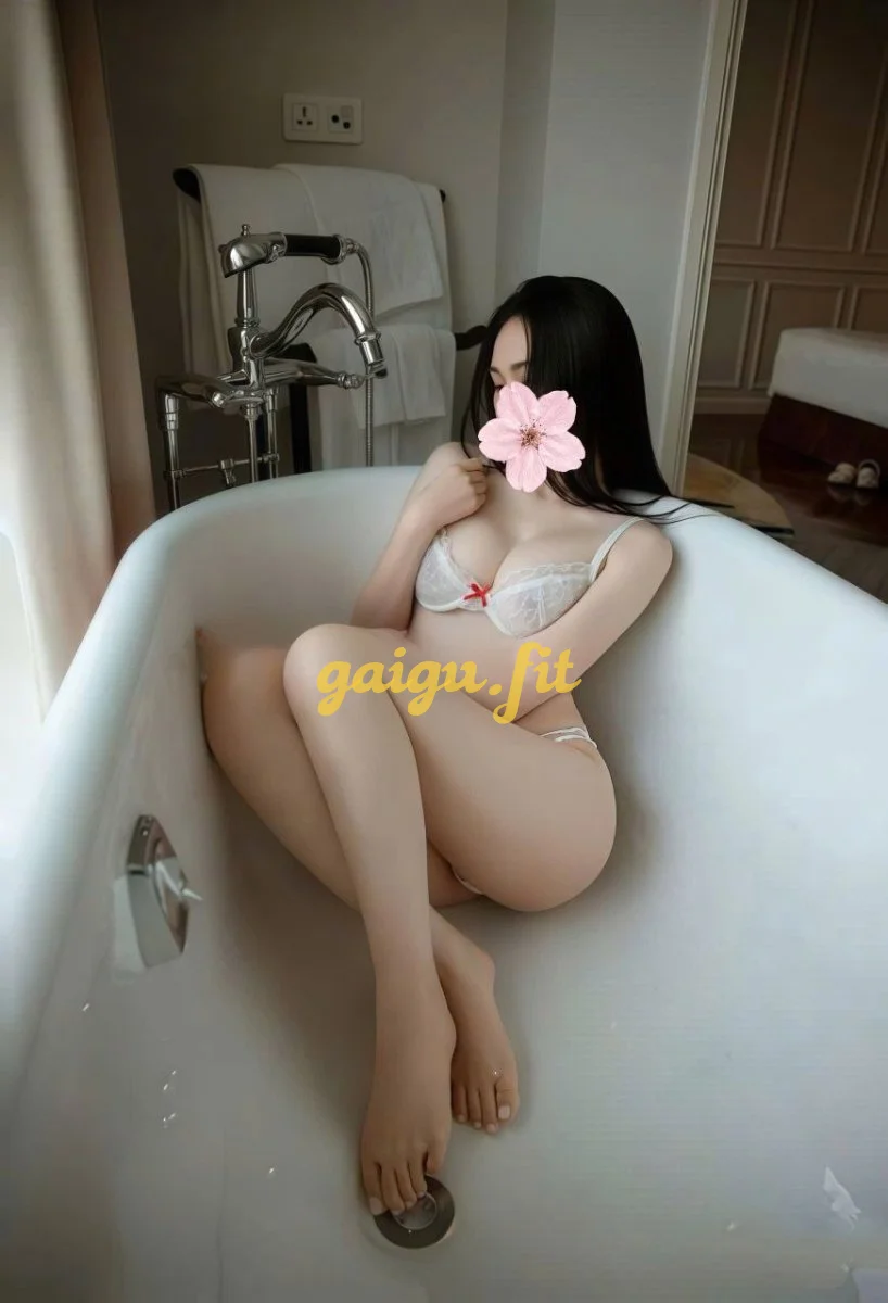NGỌC HIỀN CÔ EM DỄ THƯƠNG VUI VẺ NHƯ NGƯỜI YÊU