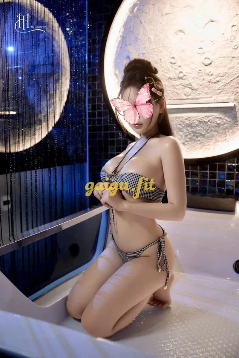 **HOT HOT HOT** LUCY Gái sang Giao tiếp giỏi thích hợp tiếp Boos